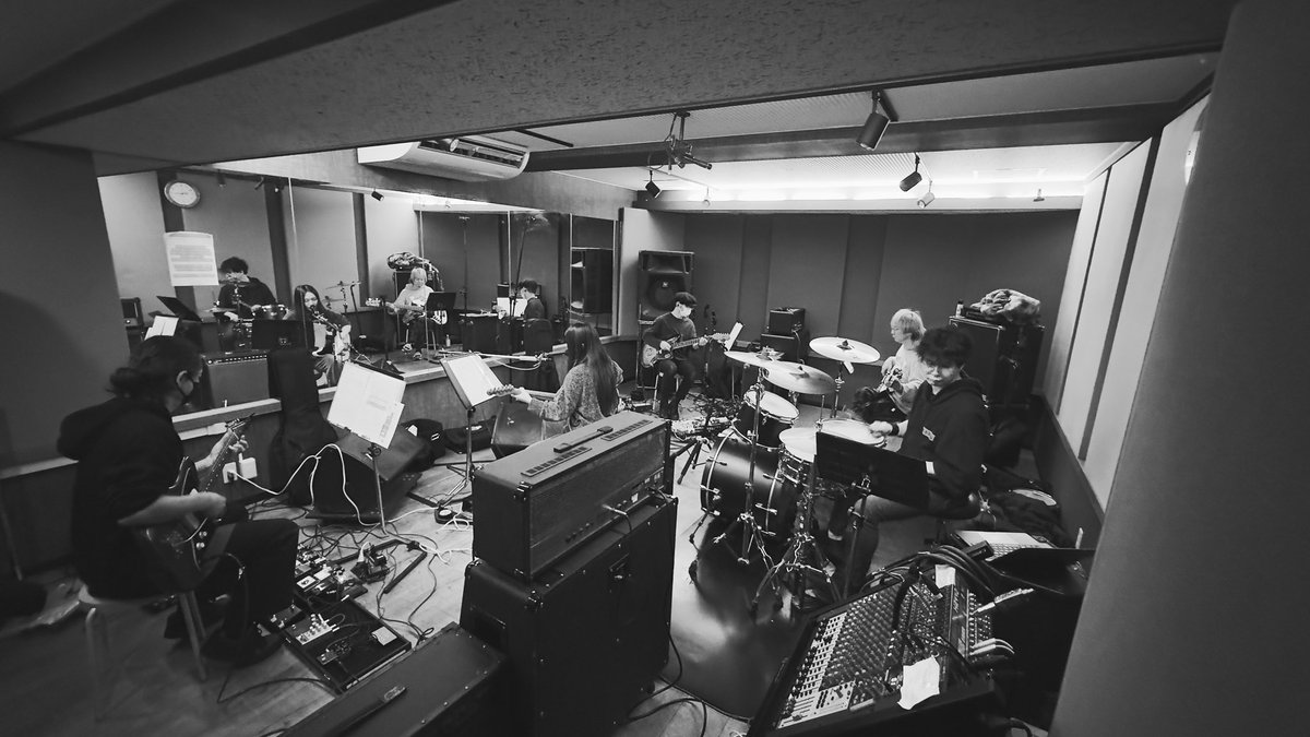 h_hellrec's tweet image. We're writing songs for our new album.
Merry Christmas!🎄⛄️

#tokyoshoegazer
#東京酒吐座
#merrychristmas