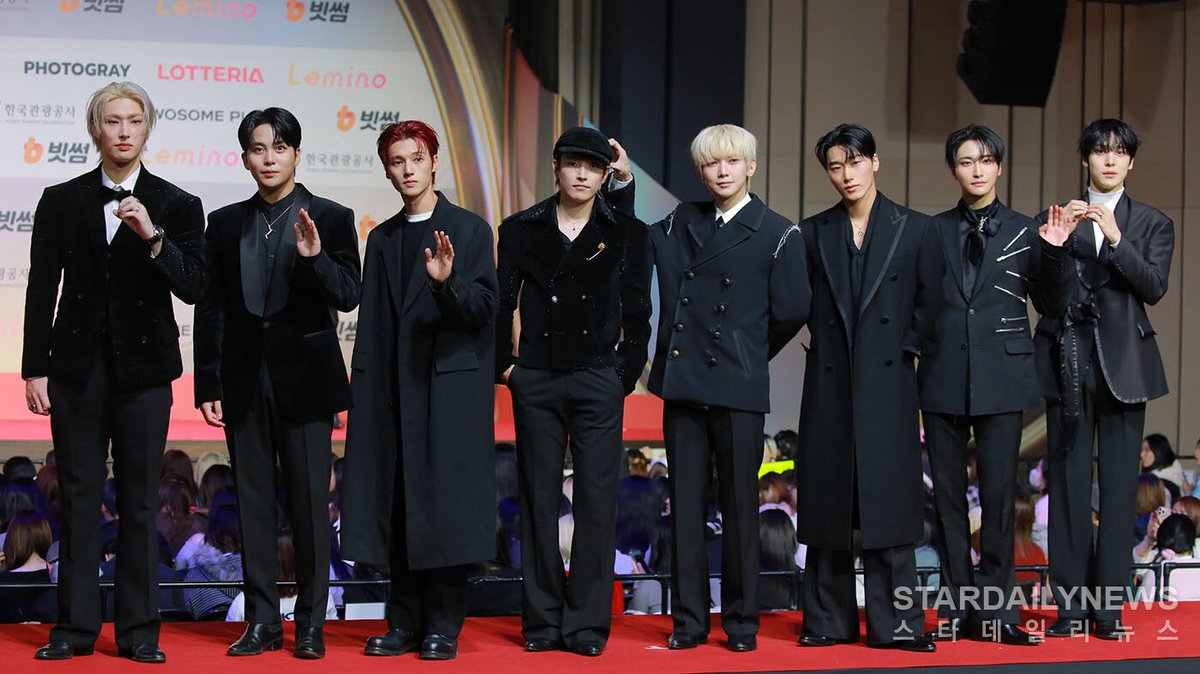 TheePopCore's tweet image. ATEEZ came dressed to impress, looking powerful and dashing at the 2025 SBS Gayo Daejeon.