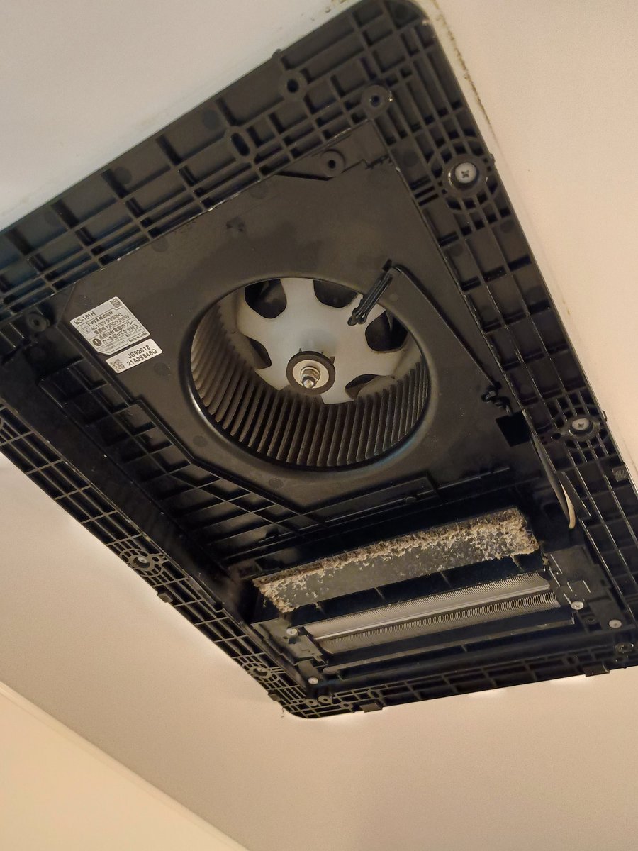 浴室乾燥機初めて蓋開けて掃除…… うええええ 24時間換気しっぱなし