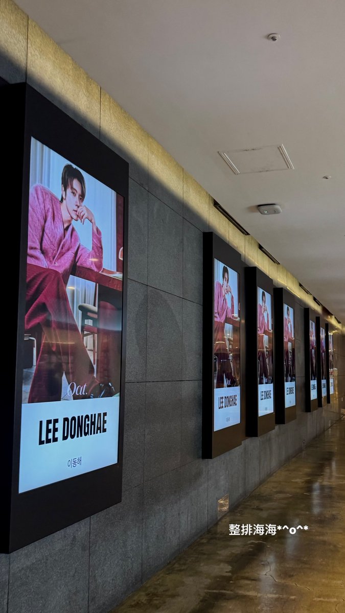 OAT x Lee Donghae screens in South Korea

#donghae #동해

cr. haeiee_cake