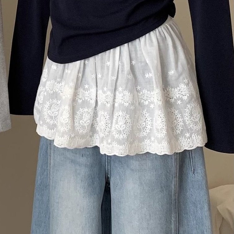 sazavelvet's tweet photo. Lace skirt over jeans ✨ https://t.co/DLdQtf3Bra