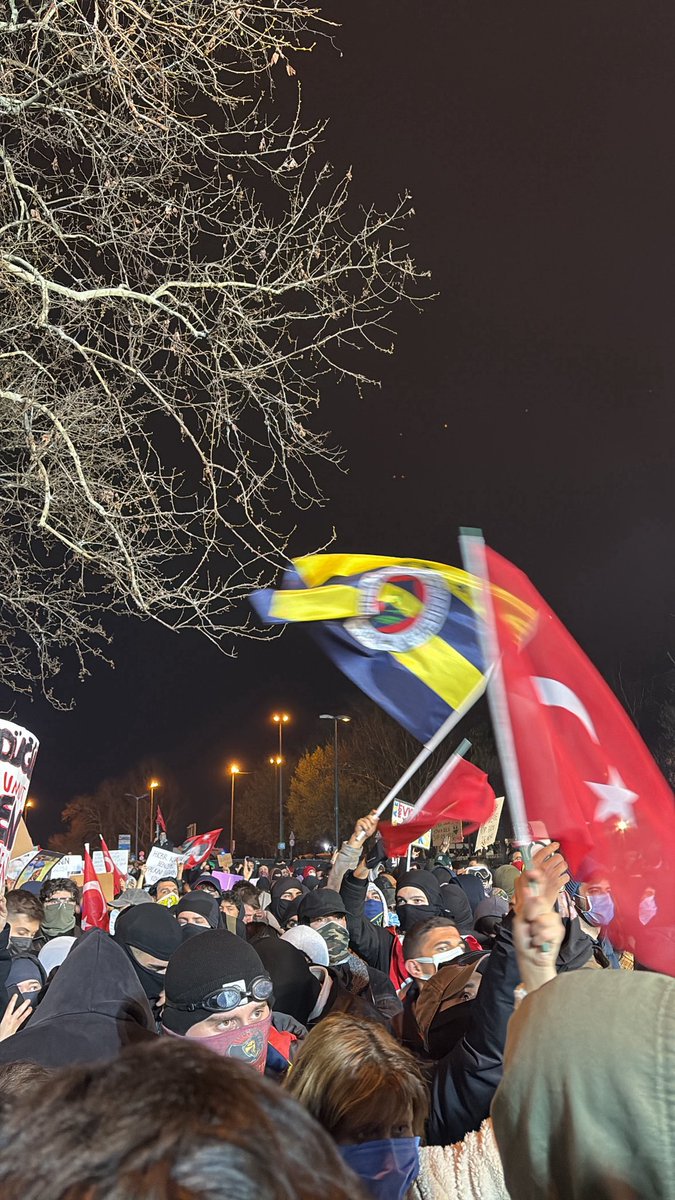 Yanak okşatmamamızın elbette bir bedeli
olacaktı. İyi ki Fenerbahçeliyiz.