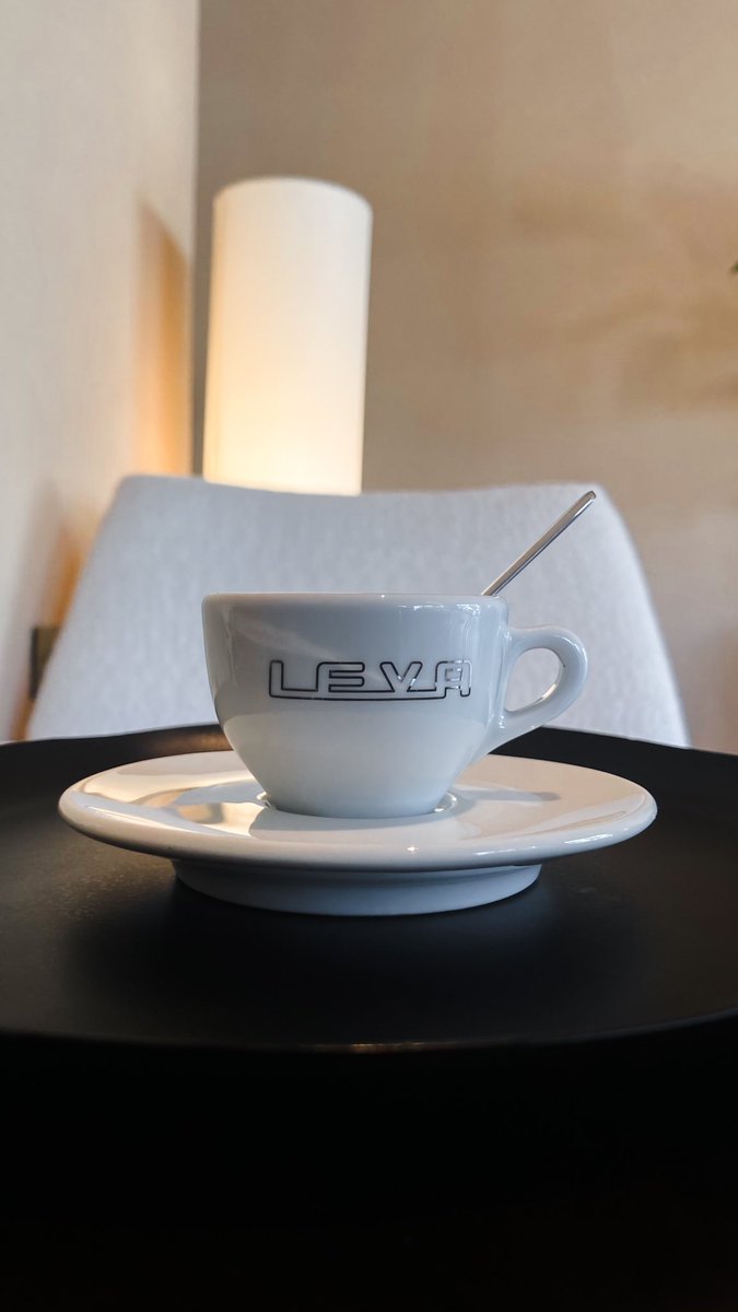 Ghith90's tweet image. قهوة الخميس ينطبق عليها بيت فلاح القرقاح:

حبك اللي من تحت "ثومة القلب" مخشوش
يتجدد بالمفارق ويصفي باللقا