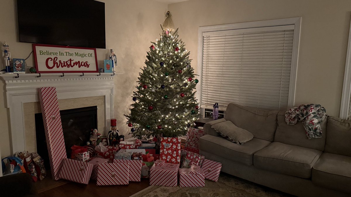 gunner1633's tweet photo. @notthefakeSVP Merry Christmas SVP https://t.co/qD8YT8WHUT
