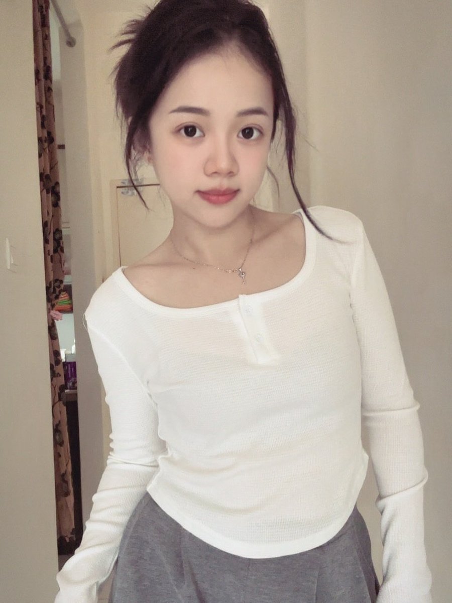 Chanlimanman's tweet photo. #平安夜 #圣诞夜 #女大 #女大學生 https://t.co/54XiqfDkJU