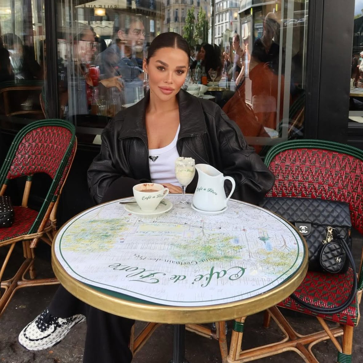 İsmail Saymaz: "Ezgi Fındık'ın adı, önceki gün tutuklanan Cihan Şensözlü'nün ifadesinde geçiyor.

Cihan Şensözlü, ifadede E.F. olarak kodlanan Ezgi Fındık'ı ve ünlü kadınları Türkiye'den Dubai'ye götürerek Arap şeyhlerine pazarlamakla suçlanıyor."