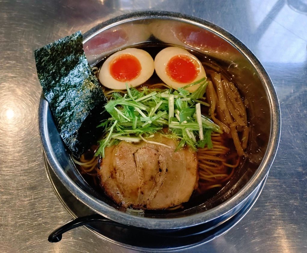 sachimaru7166's tweet photo. #ZUND-BAR@七沢温泉
メリークリスマス🎅🎄🎂✨
今年最後の平日休み😇
ラーメン食べ納めは
ZUND-BARでいつもの
醤油らーめんまろ���🍜😋
帰り道もJAあつぎ夢未市で
アイス食べる(🍰味)
休みはあっという間に終わる😫
あとは、家に帰って
有馬の枠順抽選会観る🏇 https://t.co/gfaWMILMzE