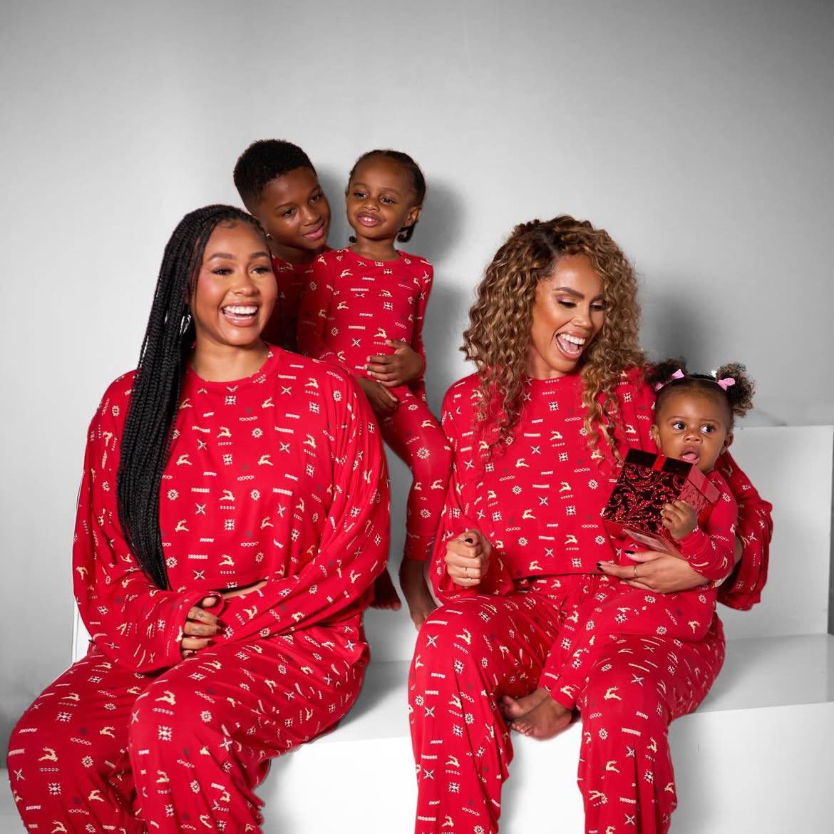 afrofrench9ja's tweet image. 🚨| La famille de Wizkid réunie célébrant Noël à Lagos 🎄