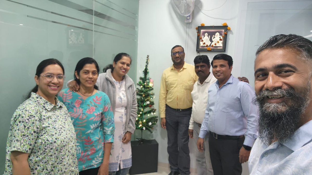 SkillMetrix's tweet photo. Merry Christmas Everyone...From our Family to Yours..!! https://t.co/242ZVhi22k