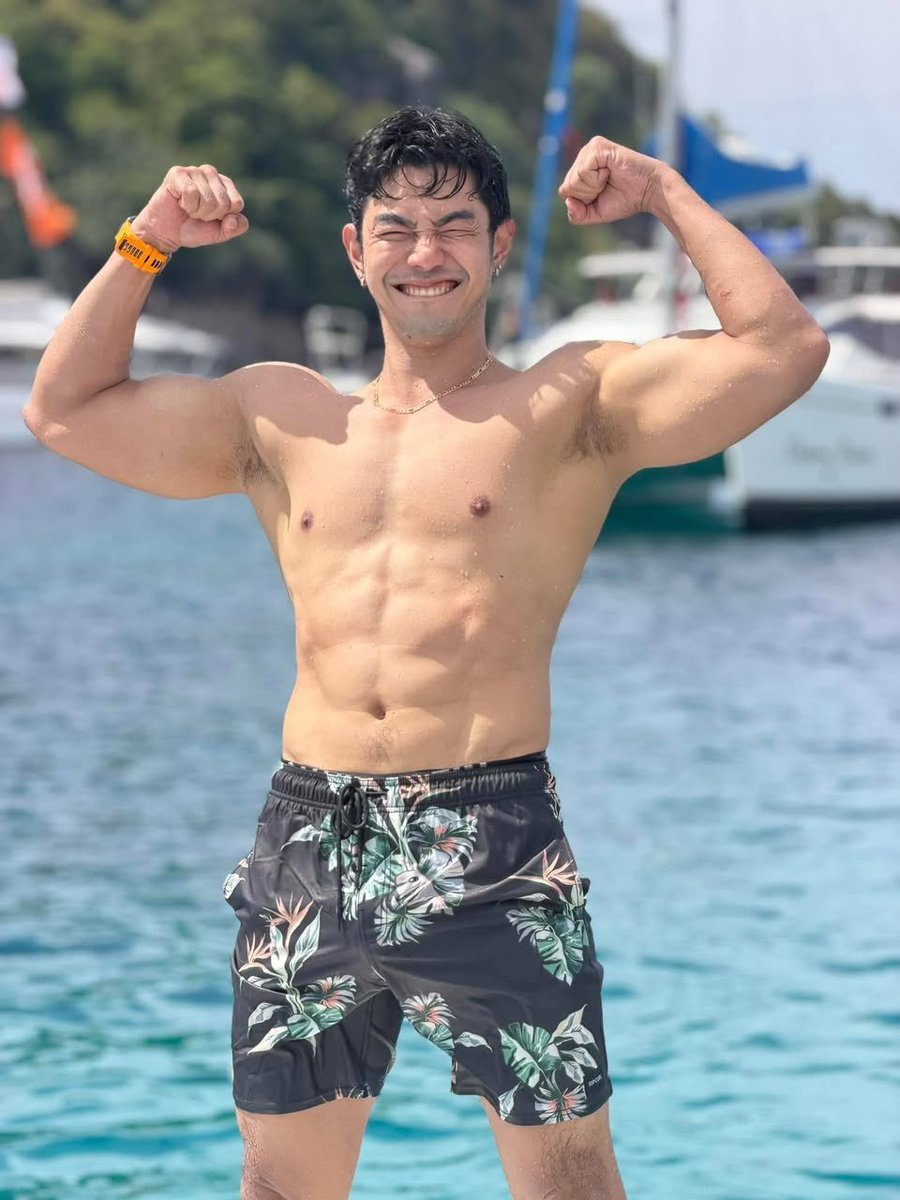 NAASAIYOK's tweet photo. 💪💪
⭐️🌟พศุตม์ บานแย้ม - อาร์ต 

พศุตม์ บานแย้ม ชื่อเล่น อาร์ต เป็นนักแสดงและนายแบบชาวไทย เริ่มเข้าสู่วงการจากการประกวด Male Star Challenge 2007 ซึ่งเป็นโครงการที่คัดเลือกนักแสดงหน้าใหม่ของช่อง 3จนได้เซ็นสัญญากับสถานีวิทยุโทรท���ศน์ไทยทีวีสีช่อง 3 กับละครเรื่องแรก แม่ครัวคนใหม่ และ พฤกษาสวาท จากนั้นไดัรับบทเป็นพระเอกครั้งแรกในละครเรื่อง แม่หัวลำโพง