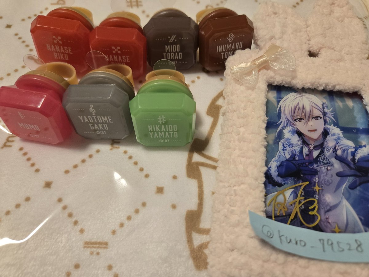 kuro_79528's tweet photo. 【交換】
アイナナ 10th リングライト リンライ

譲)大和、陸×2、楽、百、トウマ、虎於
求)壮五、天

1/10,1/12現地での手渡し希望 https://t.co/dbvSbEXz0m