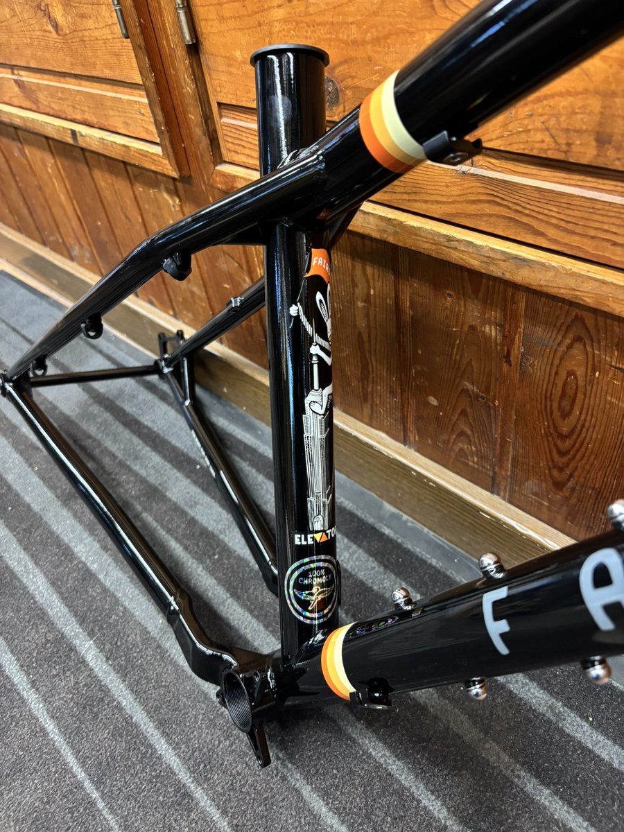 ogwcycle's tweet image. FAIRDALE elevatorの新カラーが入荷しました。
HALERISERと同じ配色ですがこちらはグロス仕上げとなります。
フレームサイズS