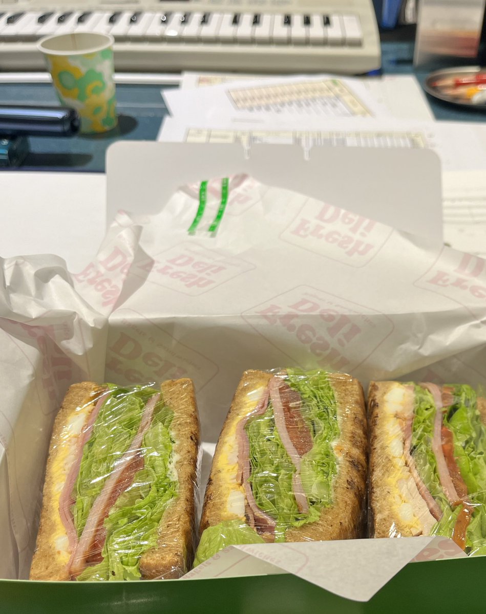 大きめのオケrec、無事バッチリ終わりました。
ミュージシャンの皆さんってやっぱり凄いな〜
(毎回言ってる気もしますが。感謝。)