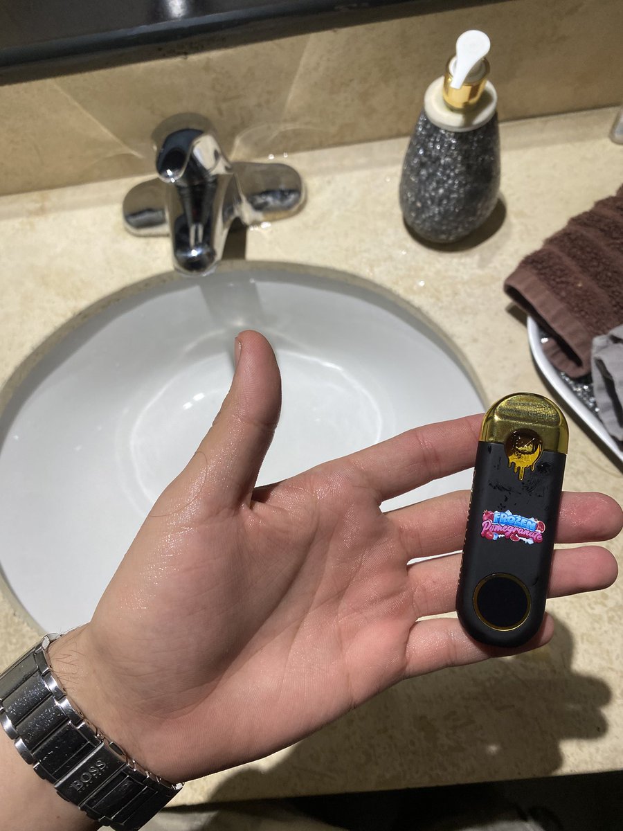 fer_mt's tweet image. Wao me acabo de darme unos hits d una pluma con mi prima que increíble navidad