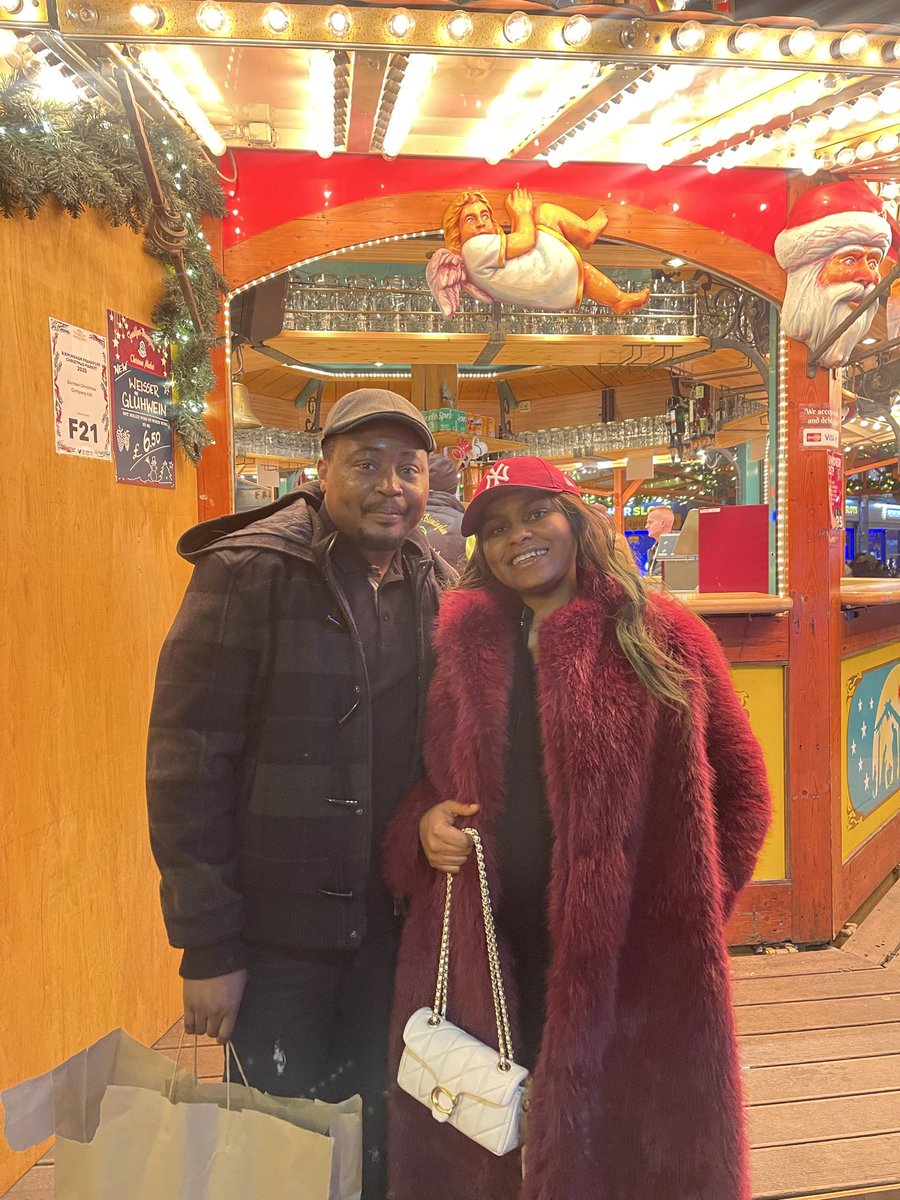 oko_ochai's tweet photo. @Phadkey @Thefactsdude @elonmusk @grok @grok add Santa to this picture https://t.co/IQNF2s3NKz