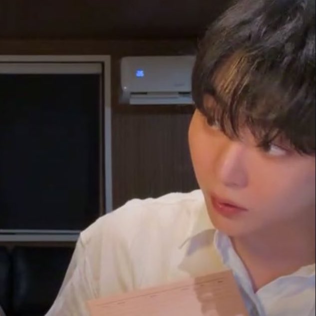 4_kitty7's tweet photo. 안 그러는 척 산타 충실하게 믿어서
성탄절 20일 전부터
양말 만들어서 트리 밑에 둘 관상
                   산타 뒤져도 안 믿는데
                   산타 들어올 입구까지 만들고 자는
                   철없는 애인 땜시 한숨 쉬고 선물 사 올 관상 https://t.co/PlO8Qr6S1Q
