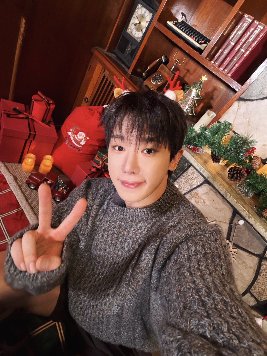 official__wonho's tweet image. 찐찐찐 메리 크리스마스 허허호호호

#원호 #WONHO