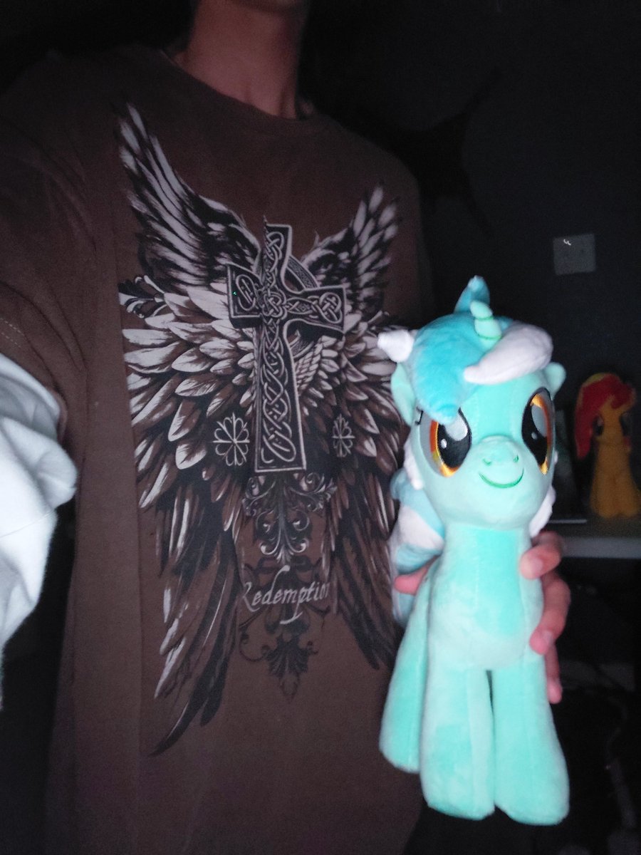 FatalFilly's tweet image. My parents got me Lyra for Christmas. ^^