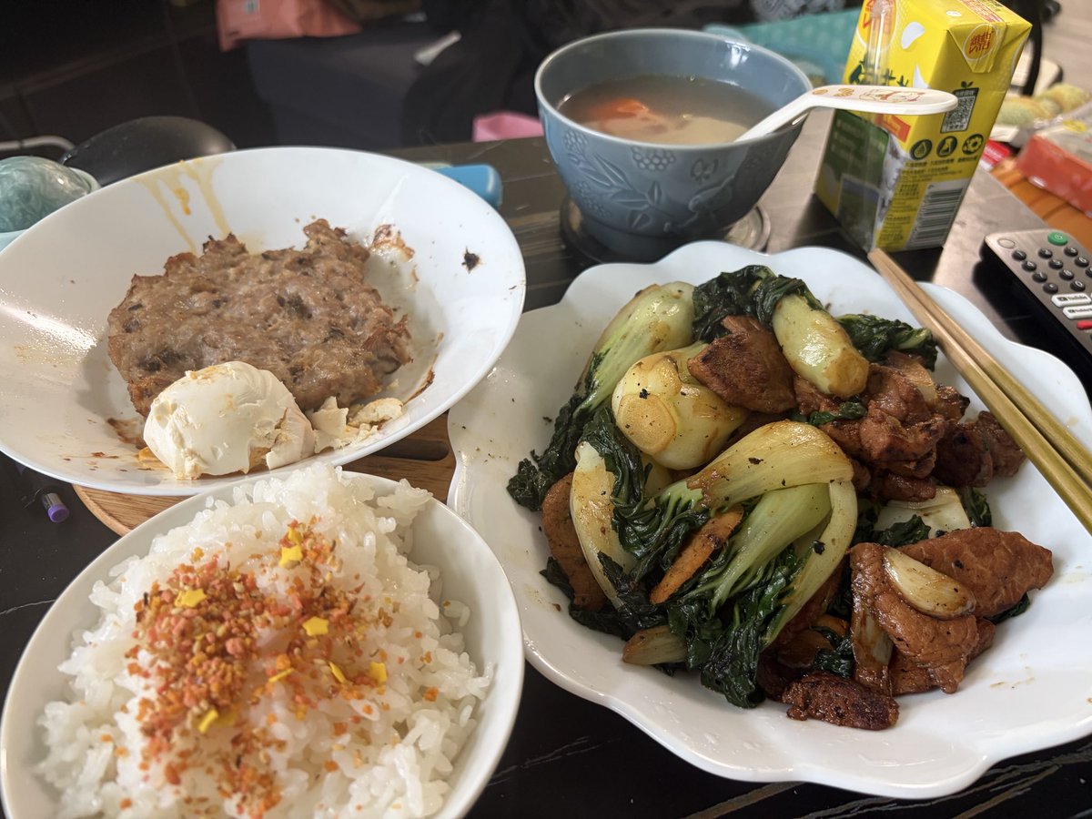 chazcatz's tweet photo. Xmas lunch 😆 https://t.co/JNYeSAF3Hk