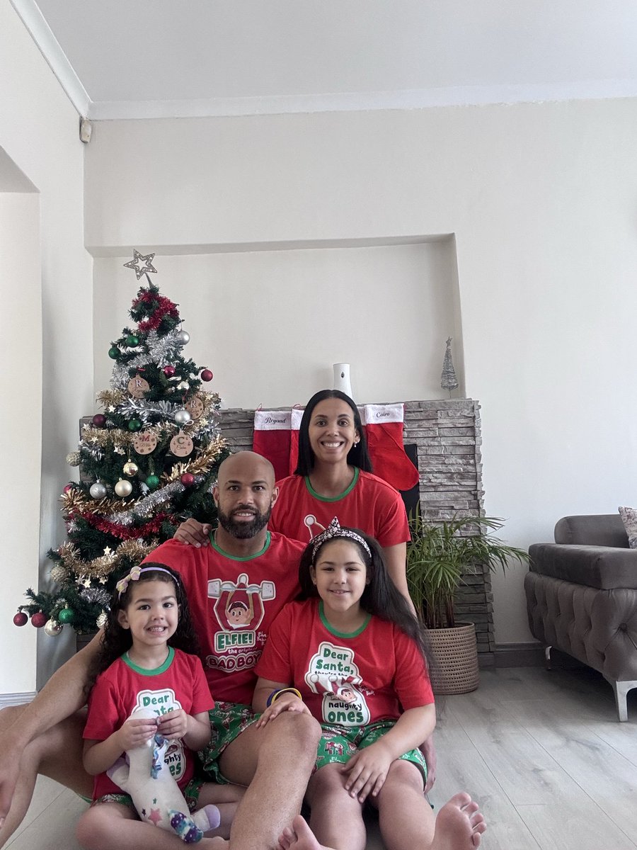 RobynSnayers's tweet image. Merry Christmas from my family to yours🎄❤️