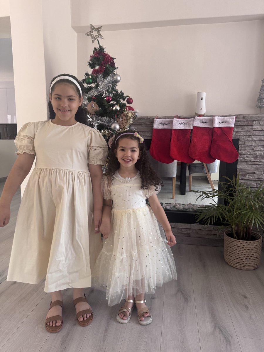 RobynSnayers's tweet image. Merry Christmas from my family to yours🎄❤️