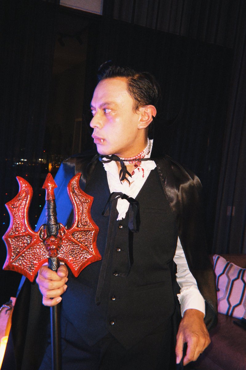 Come n lemme suck your soul! 🦇🧛🏻