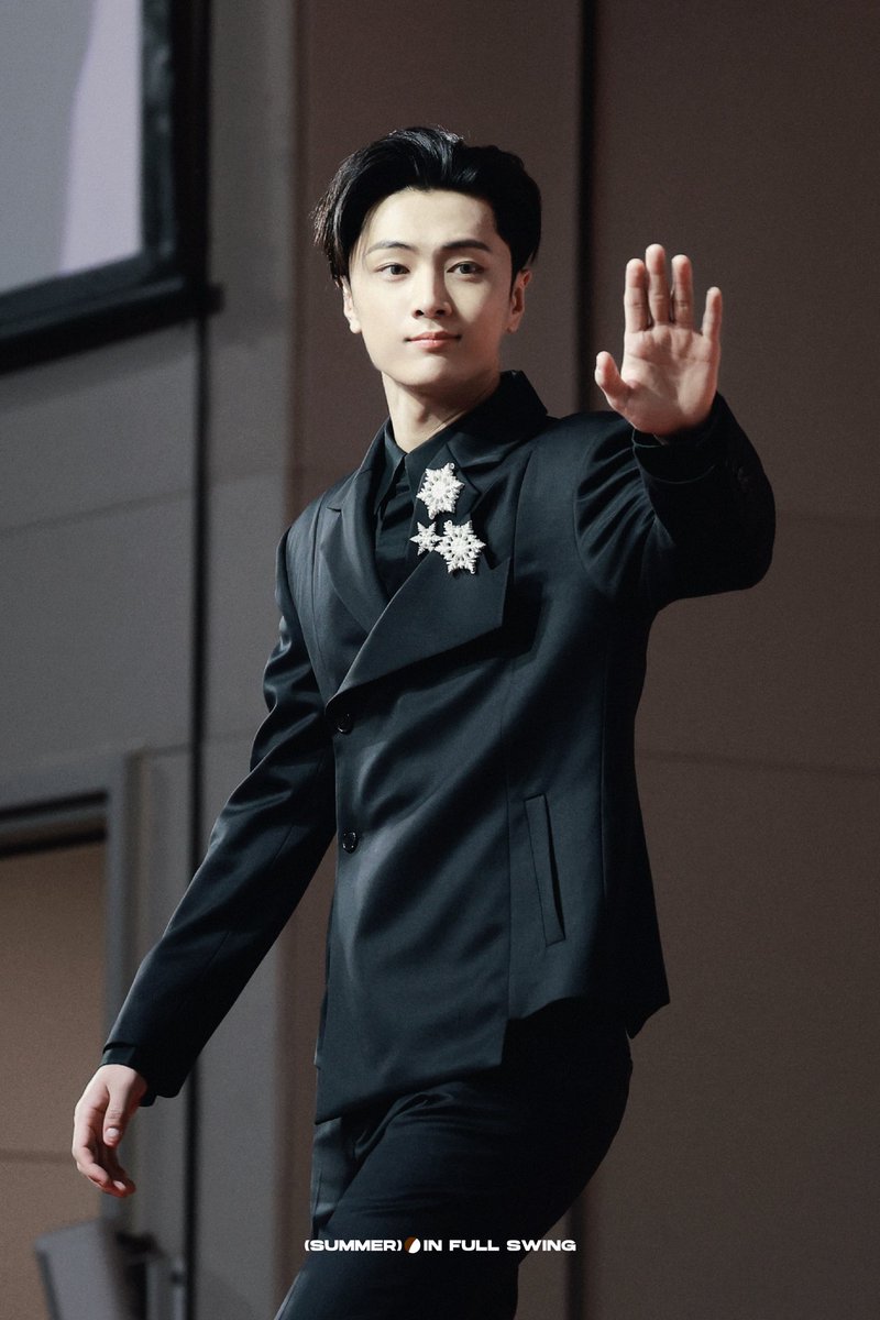 summerinfullswing tweet media