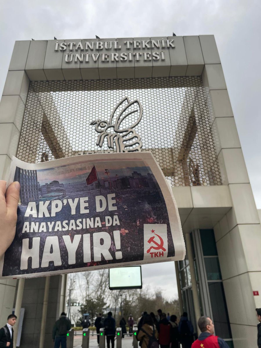 İTÜ Ayazağa Kampüsü’nde AKP’ye de anayasasına da hayır çağrımızı sıra arkadaşlarımıza ulaştırdık.

TKH Gençliği olarak tüm sıra arkadaşlarımızı 28 Aralık Pazar saat 15:00’da gerçekleşecek olan buluşmamıza çağırıyoruz!

🗓️28 Aralık Pazar 
🕒15:00
📌Sanatif Sahne/Acıbadem Kadıköy