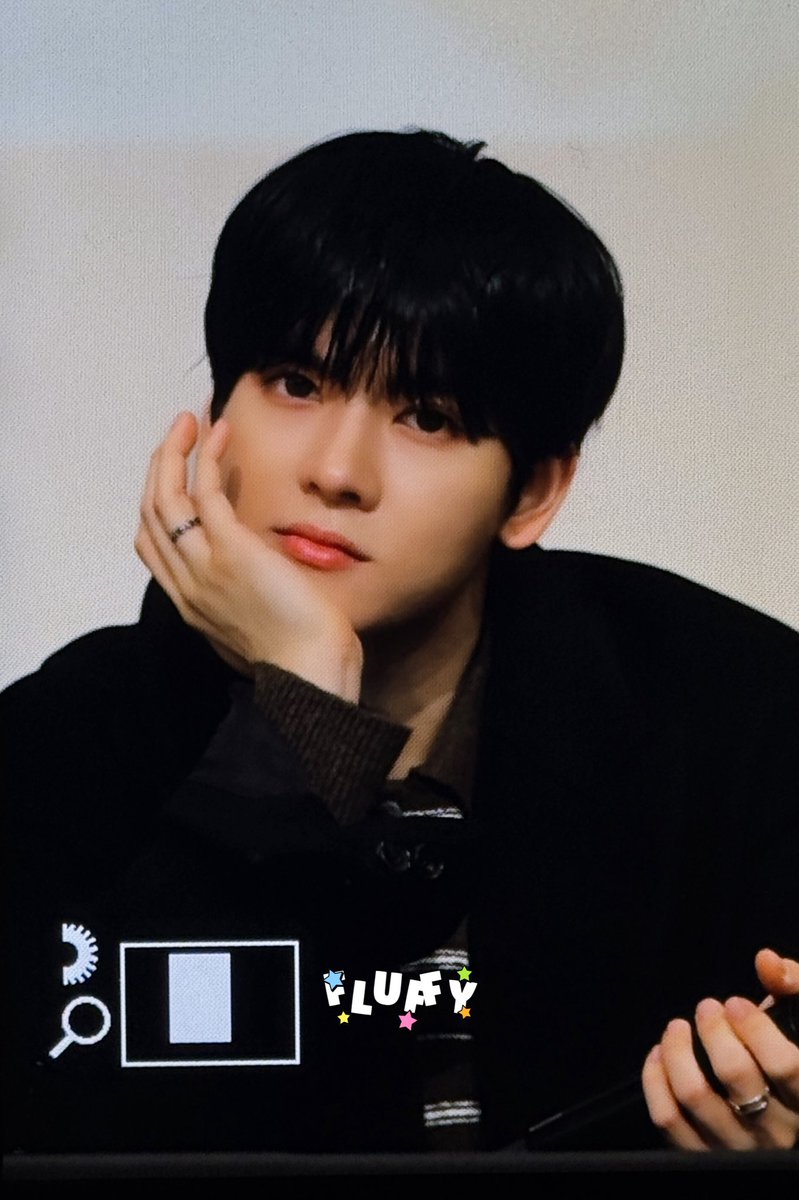 fluffy_0411's tweet photo. 251224 여자라면 김용신
#POW #파우 #요치 #YORCH https://t.co/F7NrGFS4o1