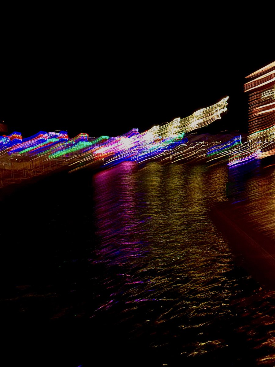 Chasingmytail's tweet image. Santa incoming🎅🏻