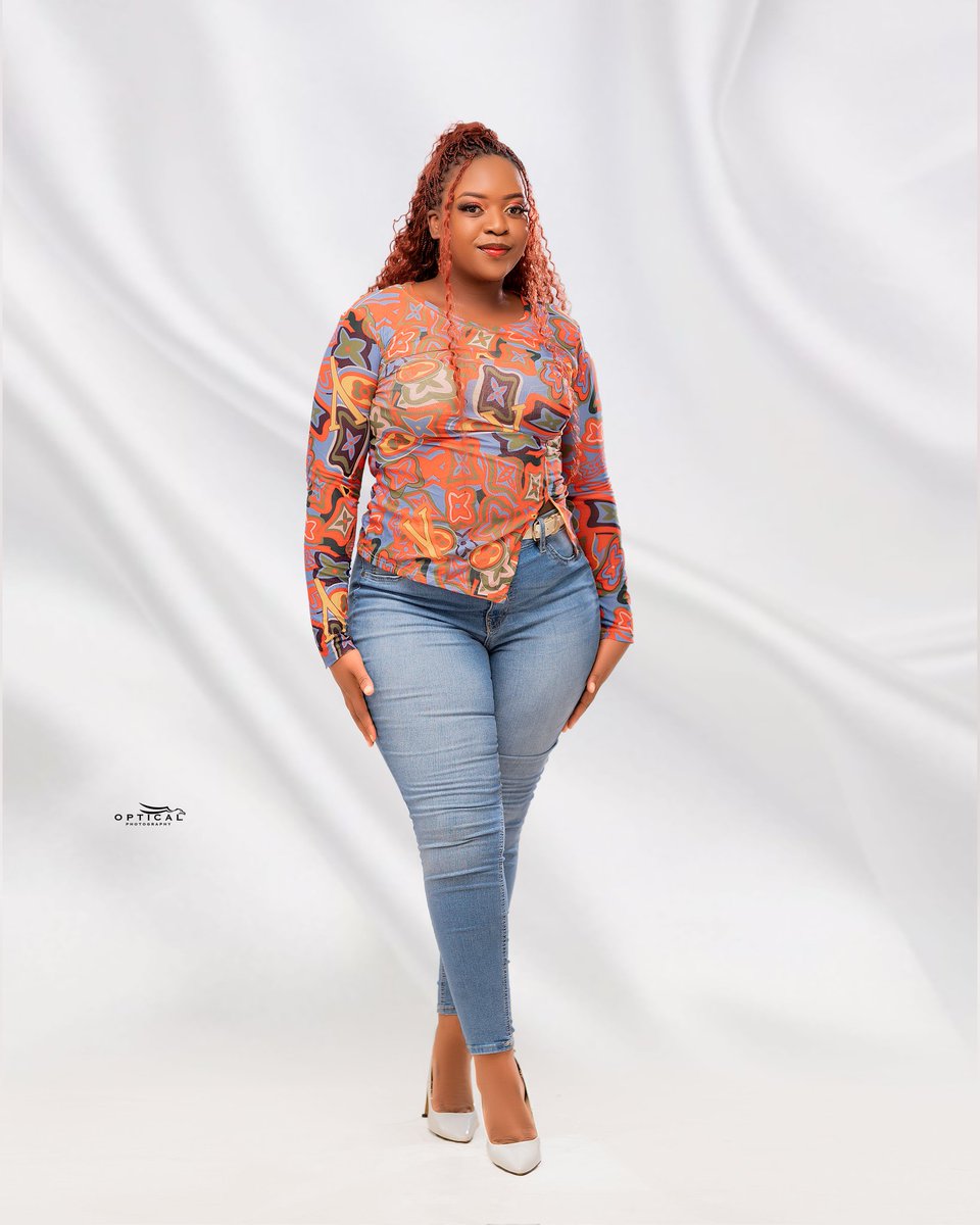 The tree isn't the only thing getting lit 🎄🎁🎇❤️