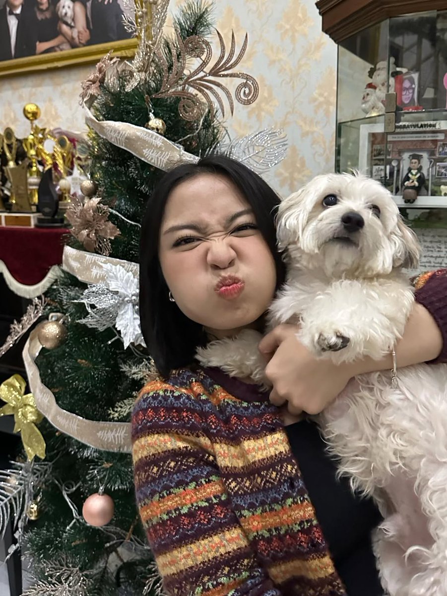 iPopBase's tweet photo. Bernadya and her dog stun for Christmas Eve. https://t.co/81rRbZRJIc