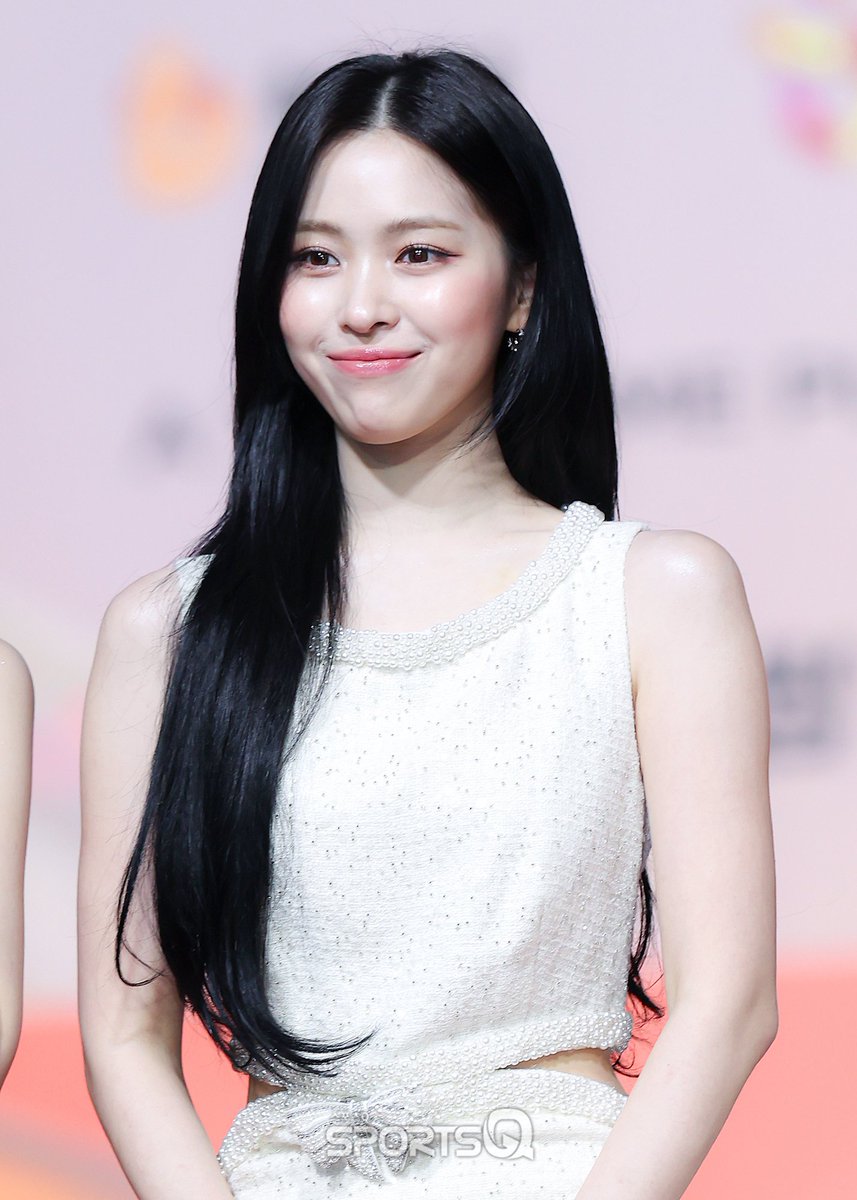sportsqnews's tweet image. [#포토Q] 251225 ‘류진’ 2025 SBS 가요대전‘ 레드카펫

📌sportsq.co.kr/news/articleVi…

#류진 #RYUJIN
#있지 #ITZY
#2025SBS가요대전 #가요대전