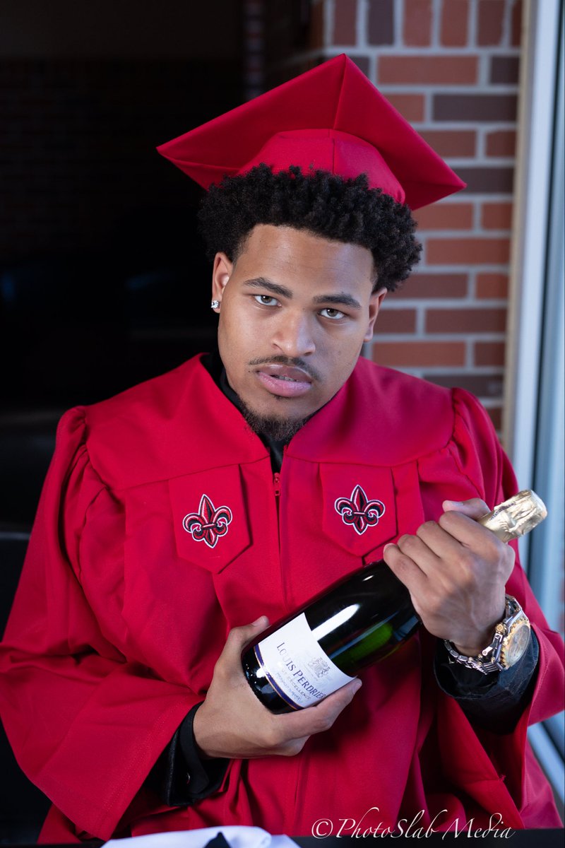 Kendrell777's tweet photo. Walked in with goals, walked out with results.🎓📈 https://t.co/0IkdM5Mmiu