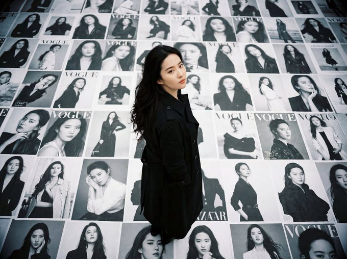 感觉这个风格的图摄女孩子（女朋友？）会非常非常喜欢。。。

nano banana pro 使用的提示词如下：

基于【参考照片人物】。 这是一张LOMO Ic-a风格的高清摄影作品。 采用高角度俯拍