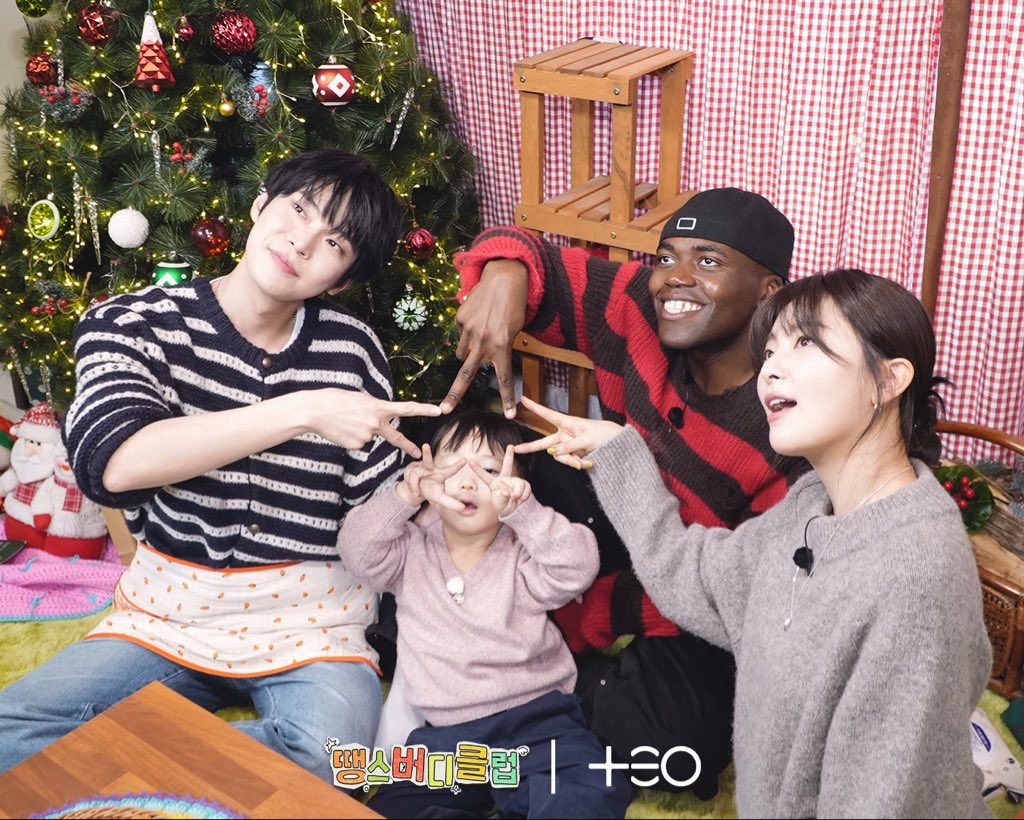 qyeoniex's tweet image. ขาดาวจิ๋วเป็นพิเสดมาก