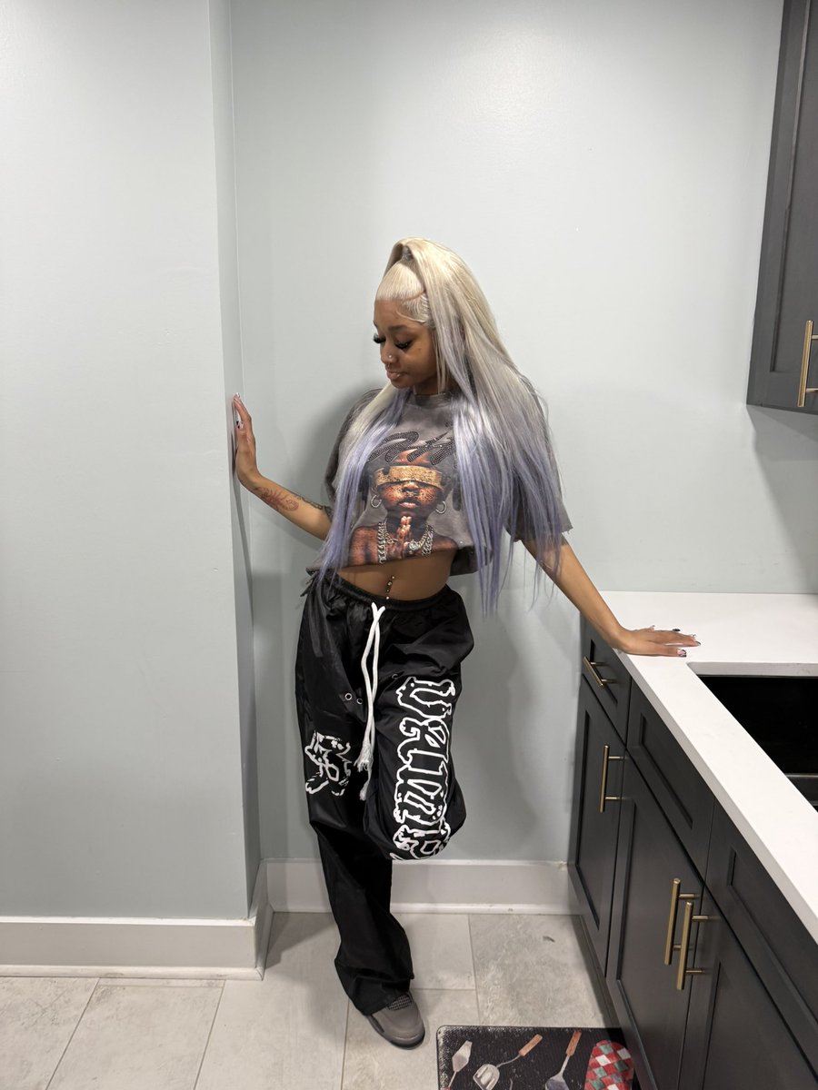 Selfmade_mimi's tweet photo. I’m cute 🫶🏽 https://t.co/yK5ogCOlPF