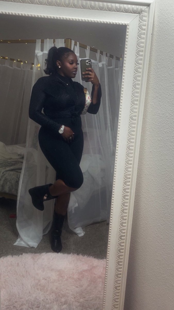 ReallyPrissy's tweet photo. Date night https://t.co/c25rTIKI9A