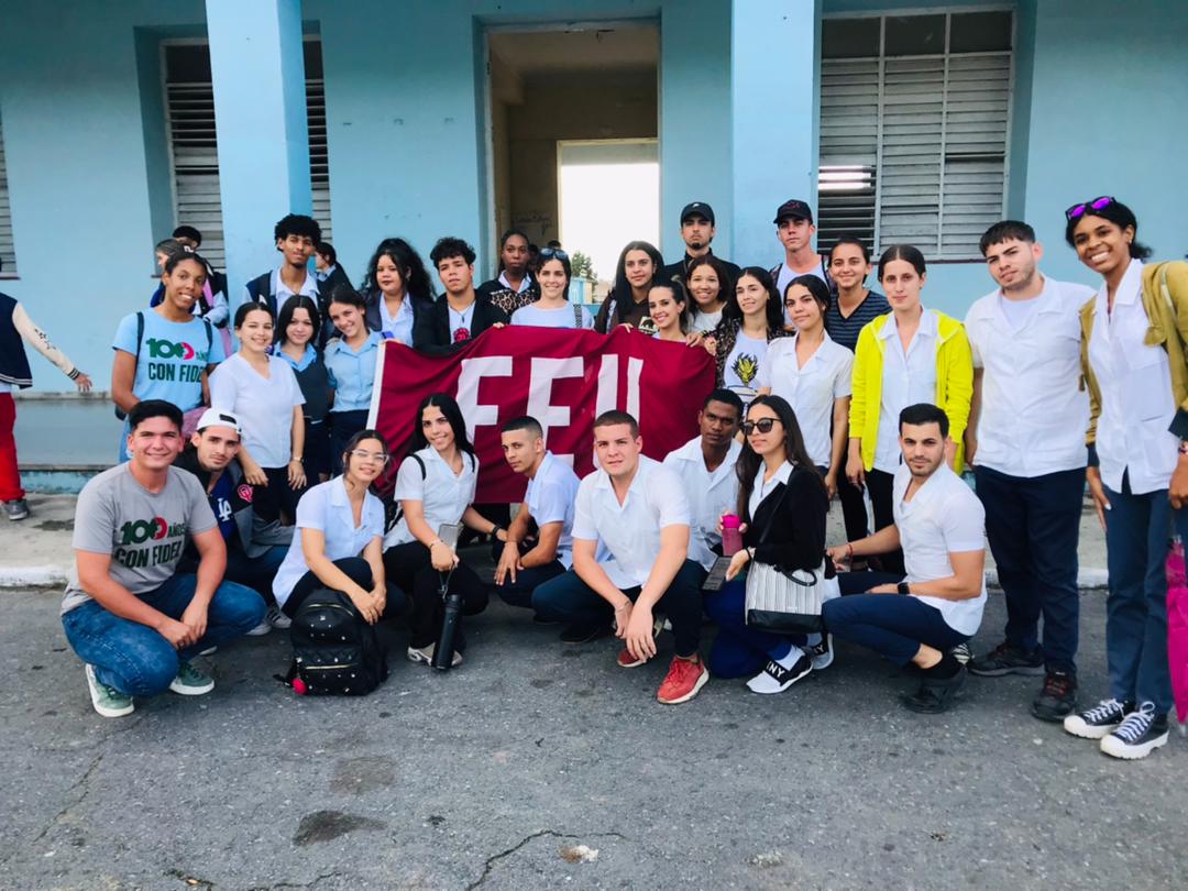 🙌🏻🇨🇺Hasta el IPU: "Isabel Rubio" llegamos los delegados de la #JornadaProvincialdeProyecciónSocial de #PinardelRío .
Intercambiamos con los estudiantes del lugar acerca de sus visiones futuras y carreras a optar. ✊🏻💯

#FeuUCMPinar
#UCMPinarXLaExcelencia