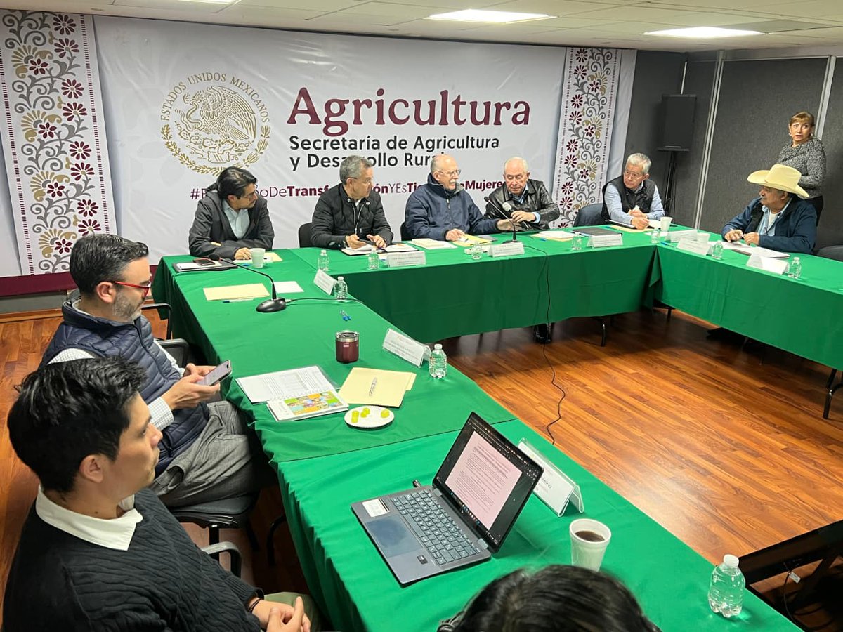 Estamos en reunión con dirigentes del Frente Nacional para el Rescate del Campo Mexicano y de la Asociación Nacional de Transportistas (ANTAC).

Desde la Secretaría de Agricultura y Desarrollo Rural reiteramos nuestra disposición para privilegiar el diálogo abierto y respetuoso