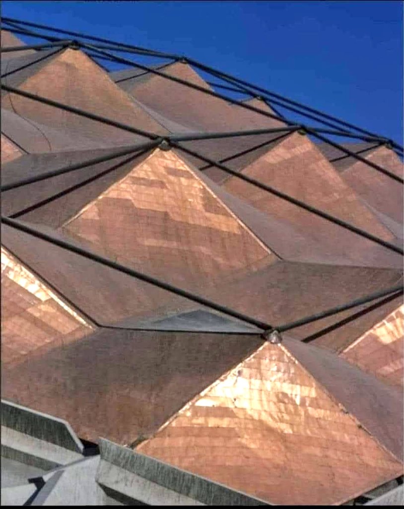 MXESTADIOS's tweet image. Así de hermoso y geométricamente perfecto.
El Palacio de los Deportes, creado para los Juegos del 68.
Con láminas de cobre hacían resaltar la belleza de su diseño.