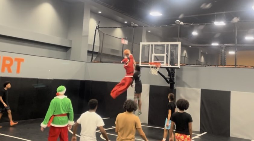 2Savagesoup's tweet photo. i be up fr bc tis is da season to be jolly 🎄 #skyzone #trampolinebasketball #poster https://t.co/Eu5wK9ehRo
