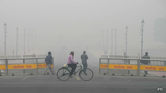 FSatyarthi's tweet photo. Bjp politicians be like- "Beta tum present ki tension kyun le rha h, aa tujhe mai 1947 ki kahani sunata hu"
#DelhiAQI 😷 #CapitalMorning 😶‍🌫️

@gupta_rekha @ArvindKejriwal
@iChiragPaswan @narendramodi https://t.co/dq3pHtjqYD