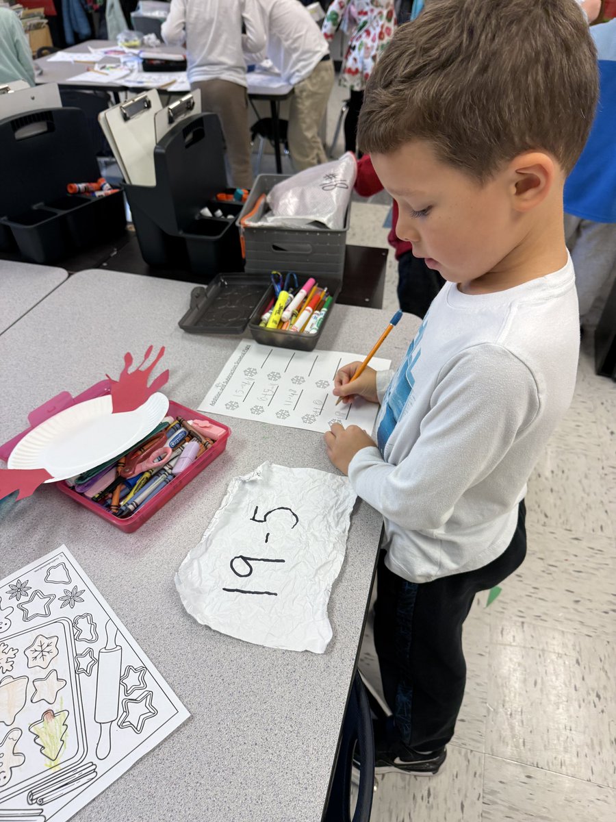 GeldermannSCE's tweet photo. We had a snow l fight to practice our addition and subtraction to 20 ❄️❄️#scesoars https://t.co/g0h4WZT2vd