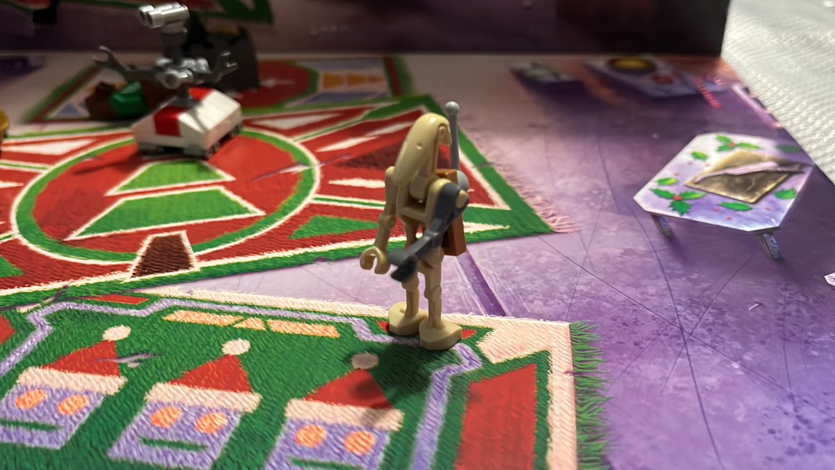 atimson's tweet photo. On the seventeenth day of Christmas my calendar brought to me a battle droid who’s seen some stuff. https://t.co/t2bRnP4qDP