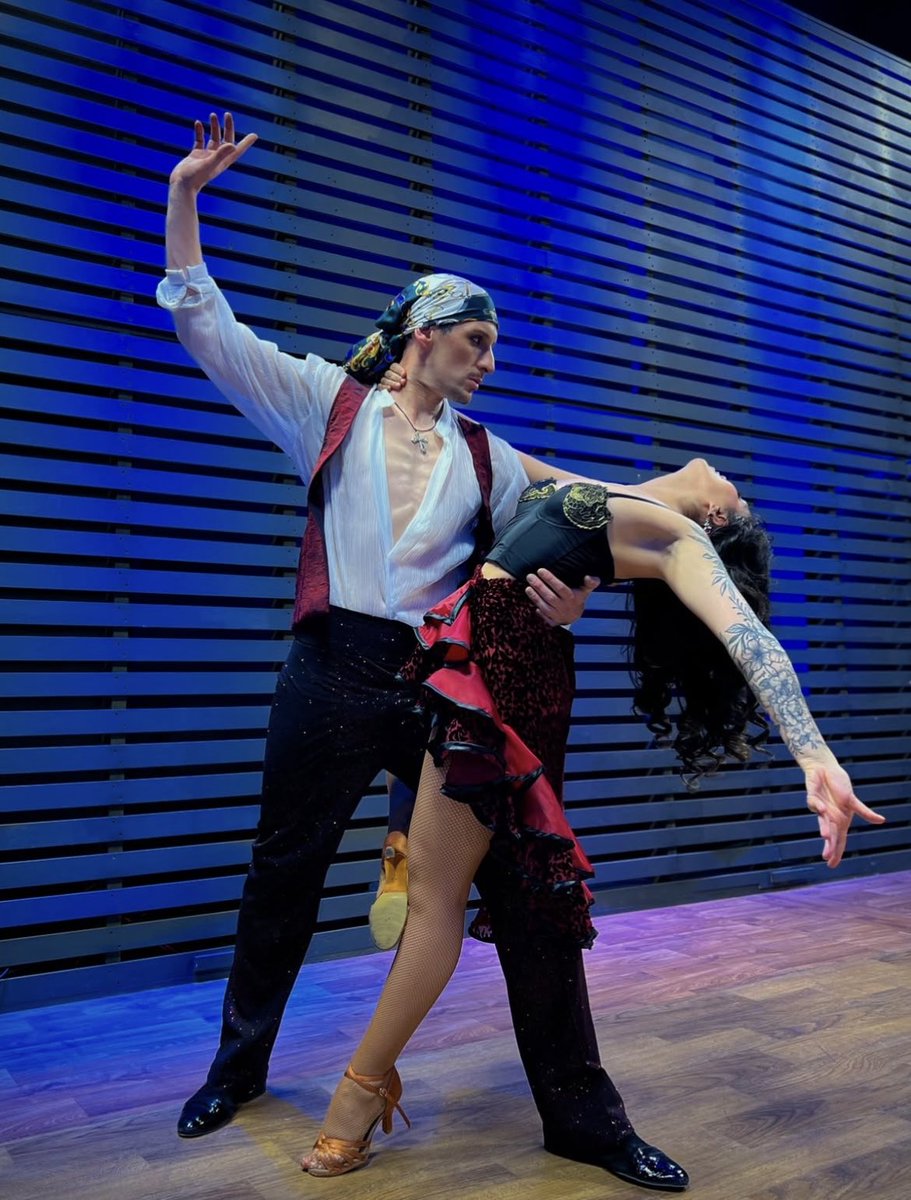 Claudio Valdivia.. NUNCA, pero NUUUUUUUNCA SERÁS EL #FiebreDeBaileCHV