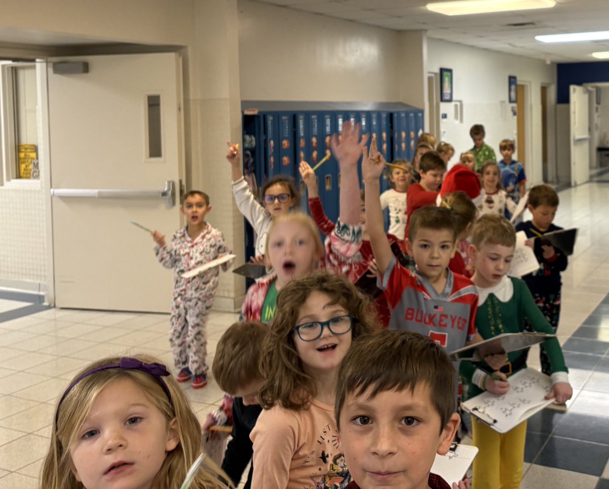 awlswa's tweet image. On the run and full of fun—can you spot the Gingerbread Man? From hunters to builders—gingerbread edition! 🎄♥️💚🍭🍬 @OSLN  #STEAMWork