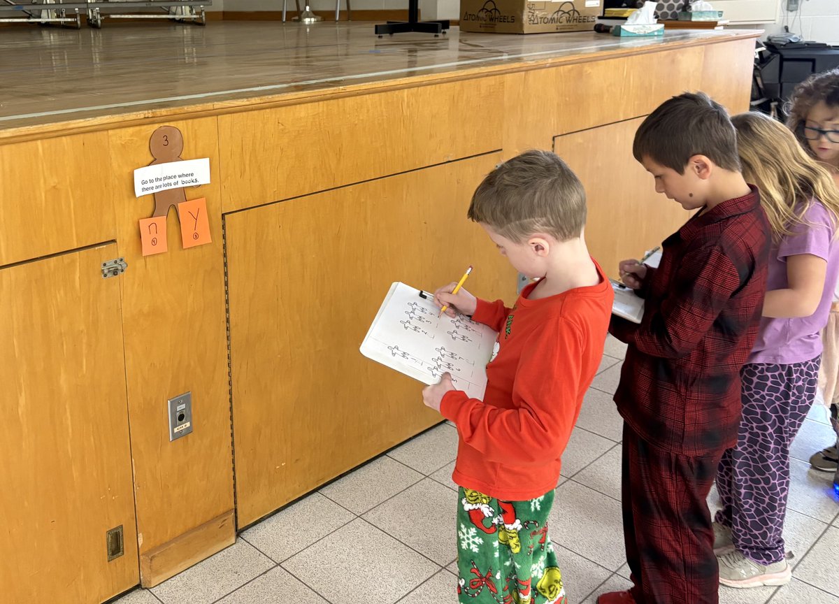 awlswa's tweet image. On the run and full of fun—can you spot the Gingerbread Man? From hunters to builders—gingerbread edition! 🎄♥️💚🍭🍬 @OSLN  #STEAMWork