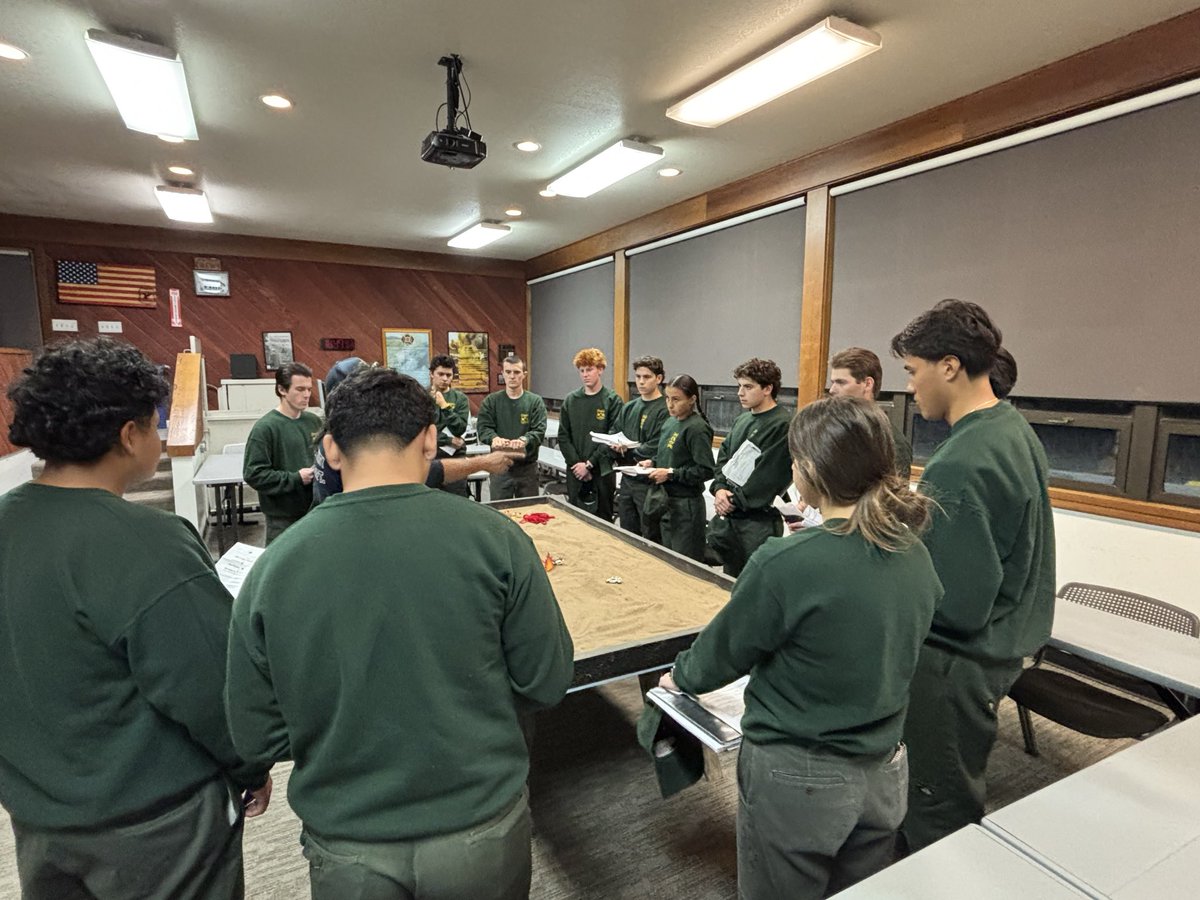 firechiefanf's tweet image. A Wednesday tradition for over 30 years, young women and men exploring career opportunities in wildland fire. The @Angeles_NF wildland fire explorer program meets weekly at 3 area locations to train and prepare the future @forestservice fire leaders. 

🇺🇸🔥…
