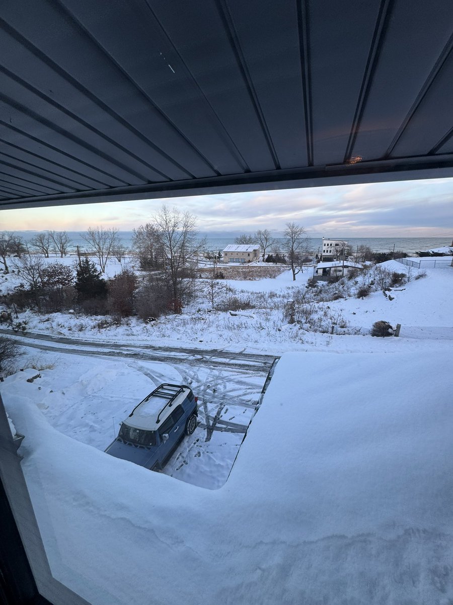 NWIpropertyguy's tweet photo. @FrankCalabrese My view yesterday morning in Gary Indiana. Take the Southshore this way sometime, I’ll give you a tour that isn’t for clicks! https://t.co/uNAIbSIjEK